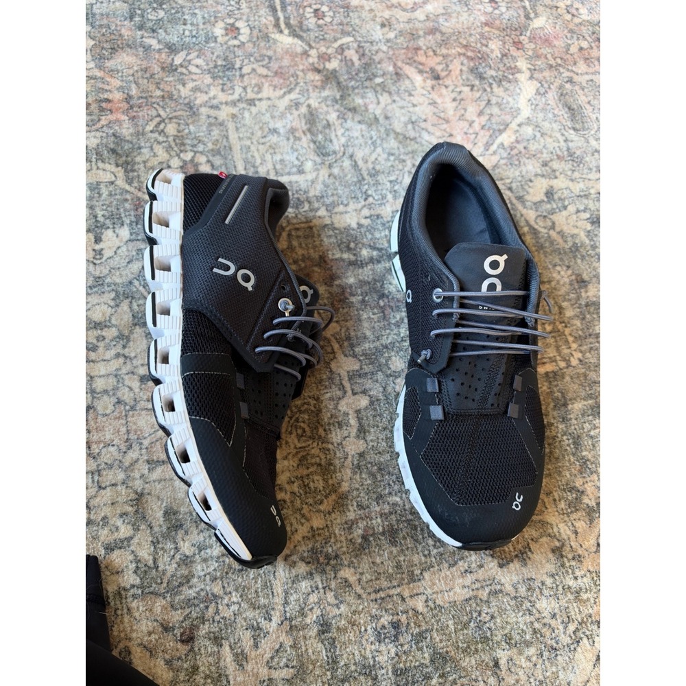 On Cloud 5 Womens Running Shoes Black White Sneakers 8.5 US